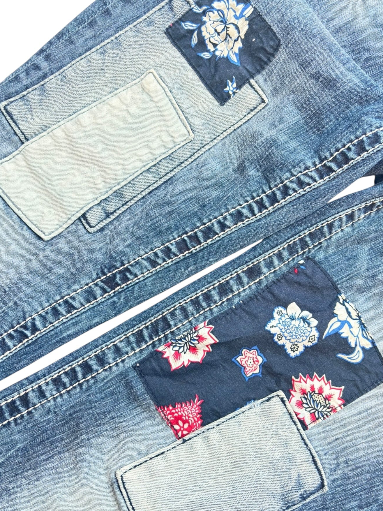 (30) Miss Me Signature Skinny Denim
