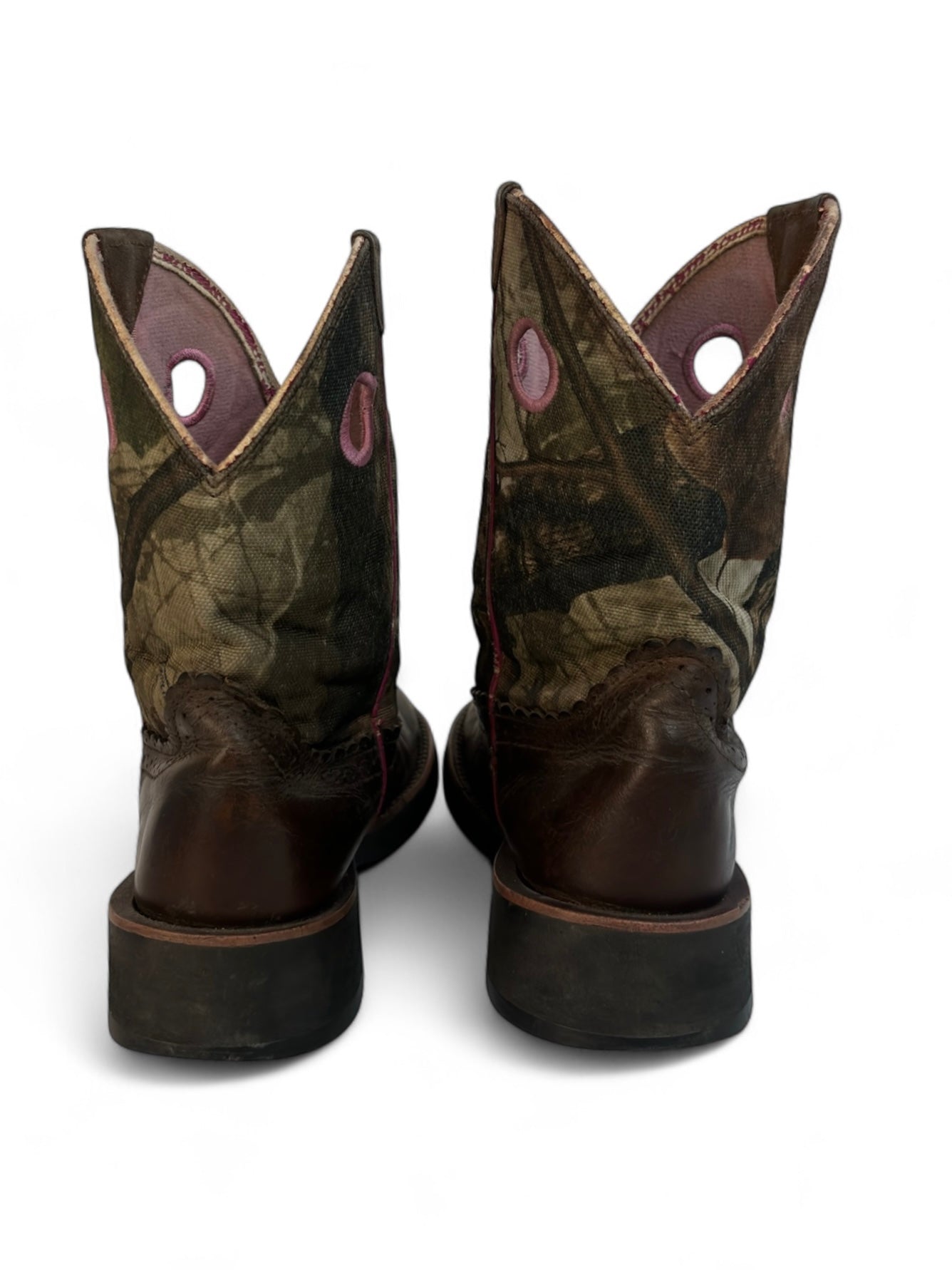 (9) Ariat Camo Cowboy Boots