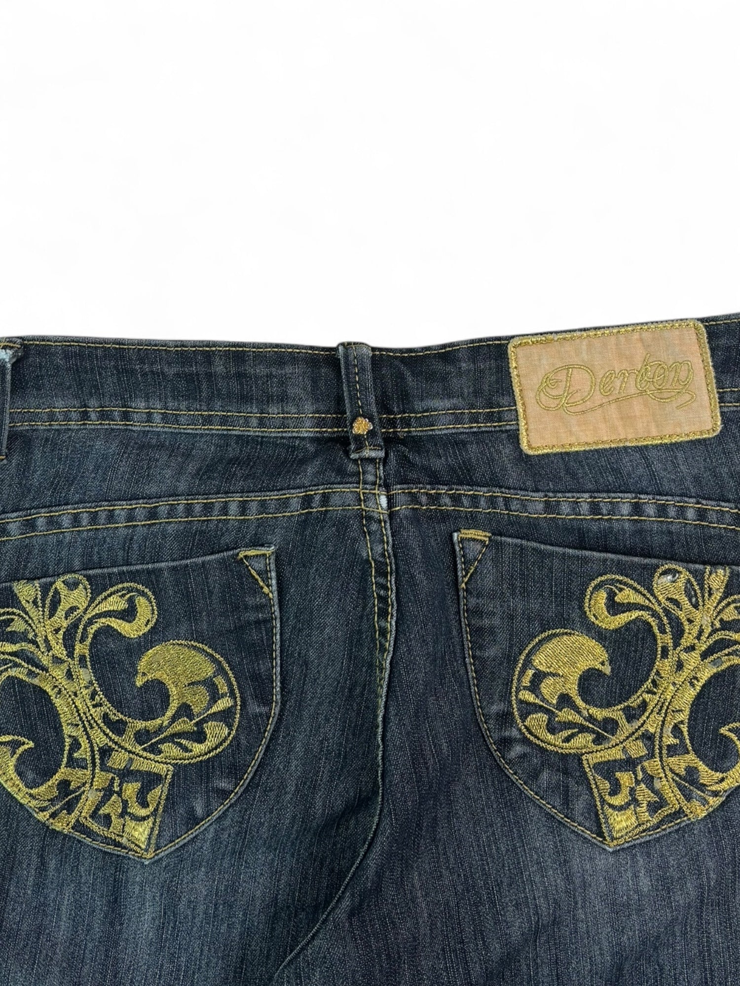 (28) Deréon Straight Leg Jeans