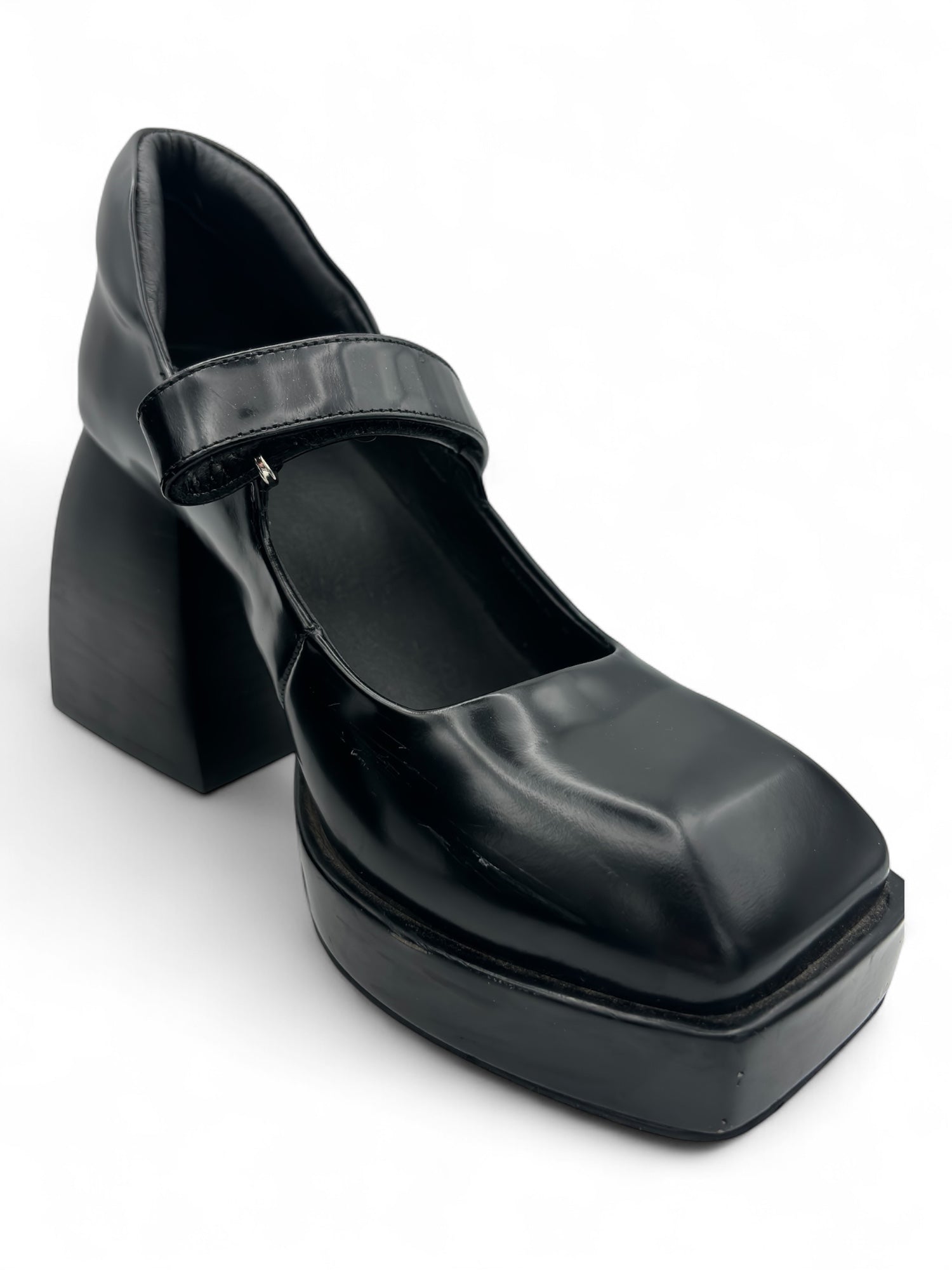 (8) B2 Black Mary Janes Chunky Heel