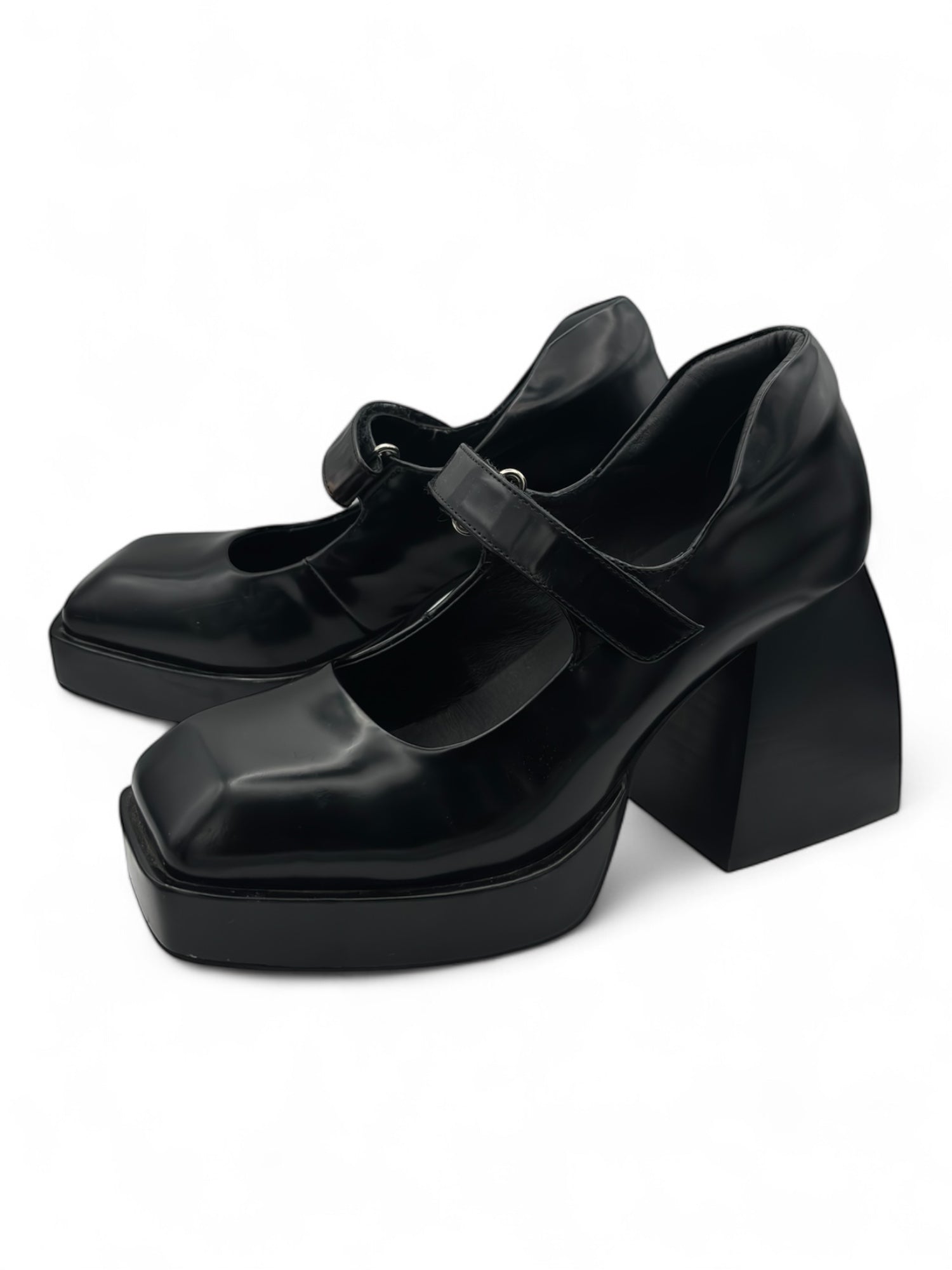 (8) B2 Black Mary Janes Chunky Heel