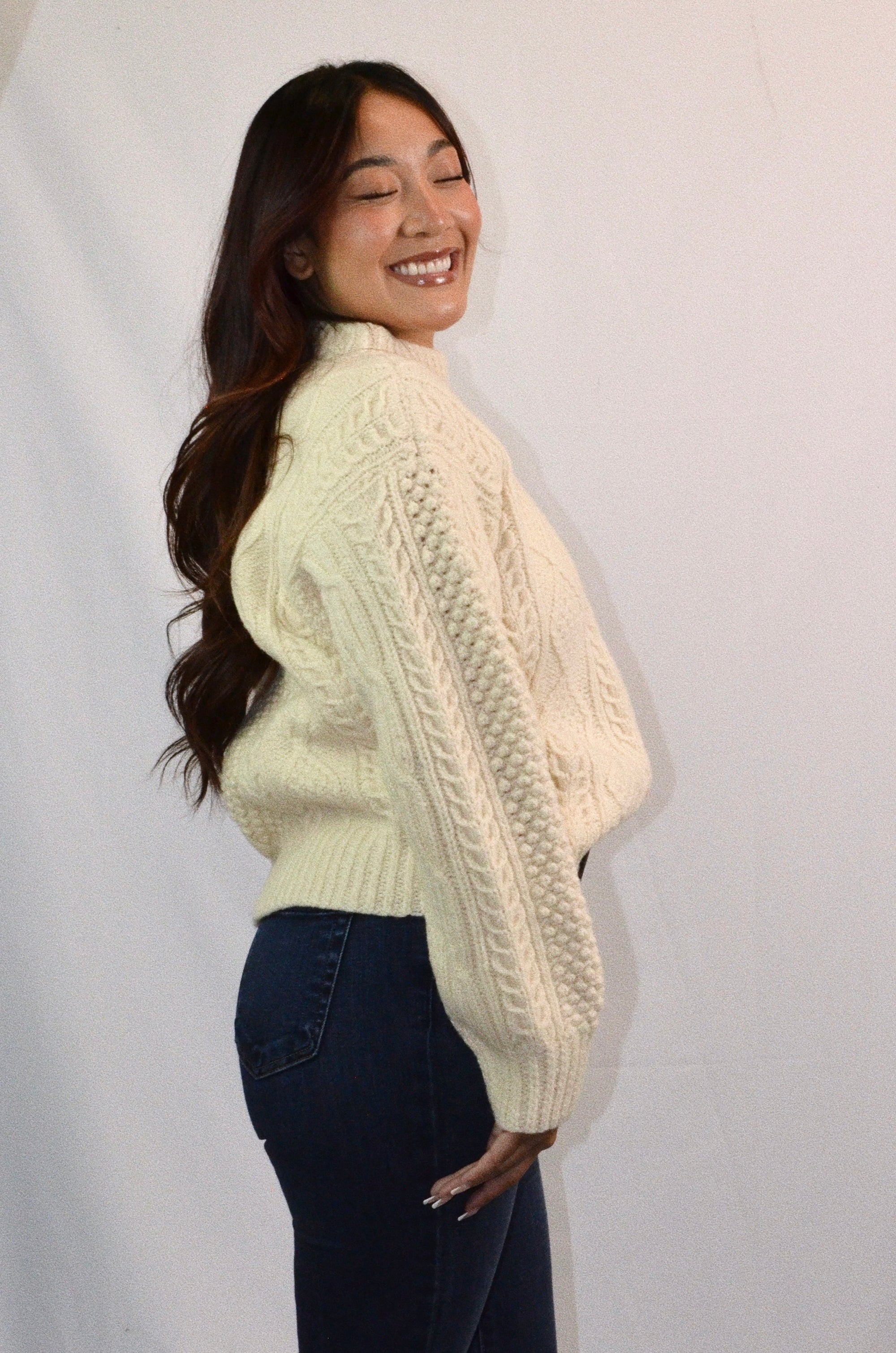 (M) Cream Cable Knit Sweater