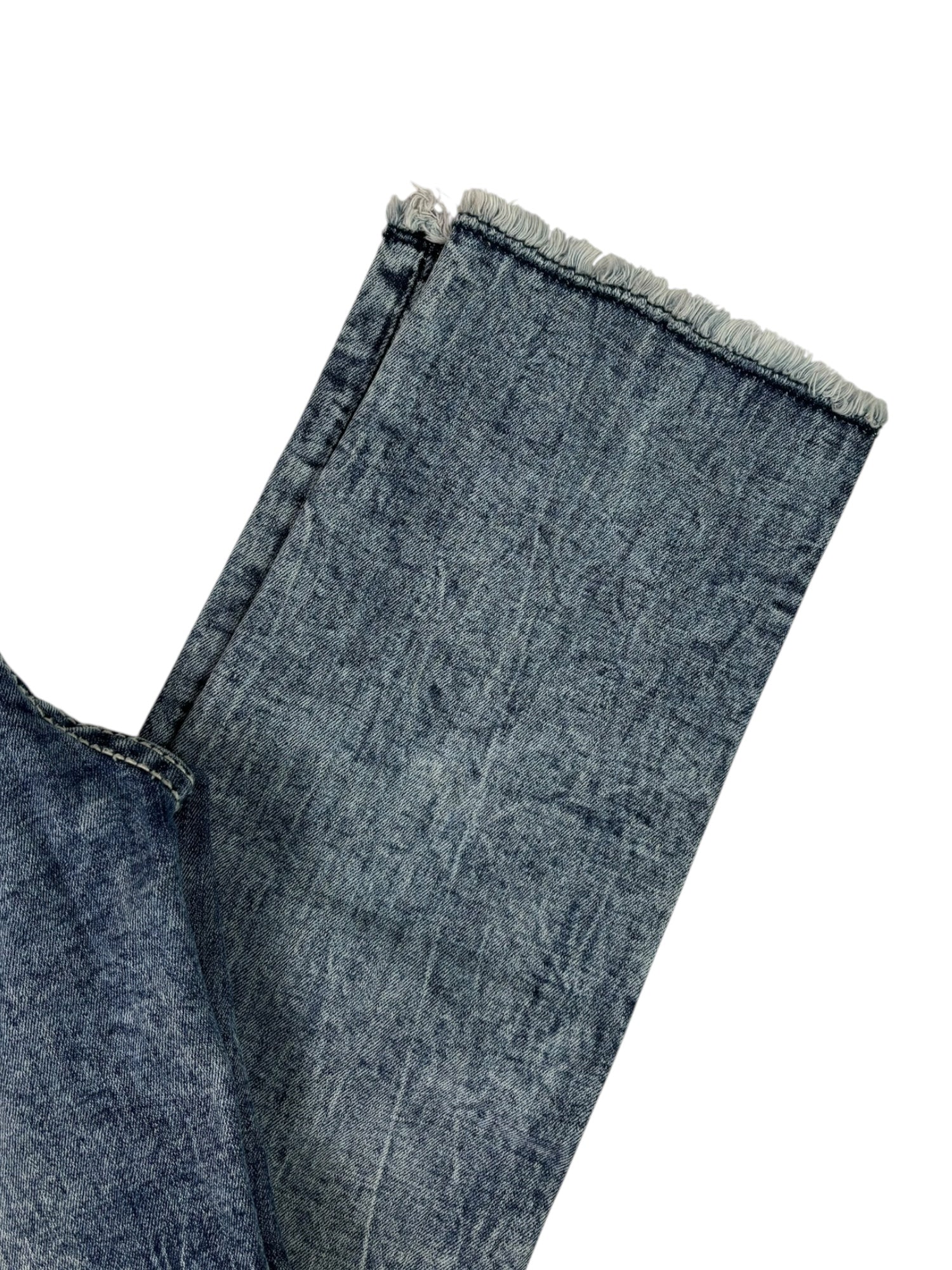 (30) Miss Me Embellished Distressed Skinny Jeans