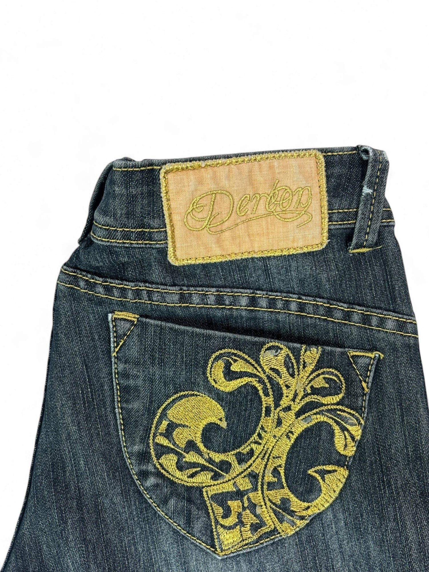 (28) Deréon Straight Leg Jeans