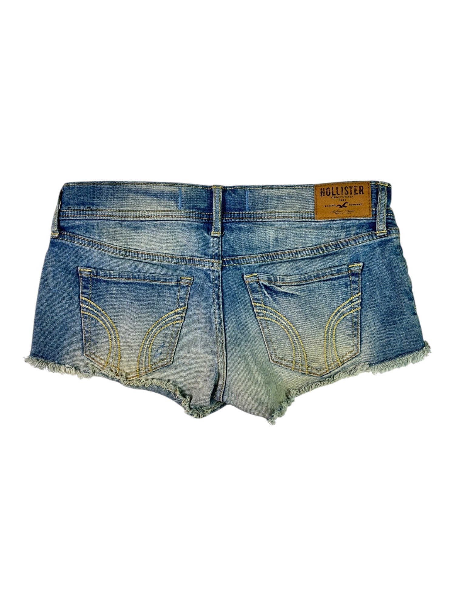 (26) Hollister Cut Off Shorts