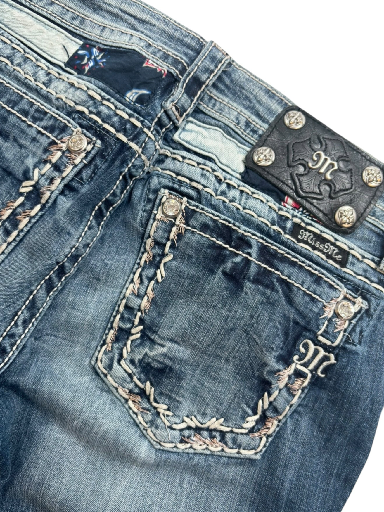 (30) Miss Me Signature Skinny Denim