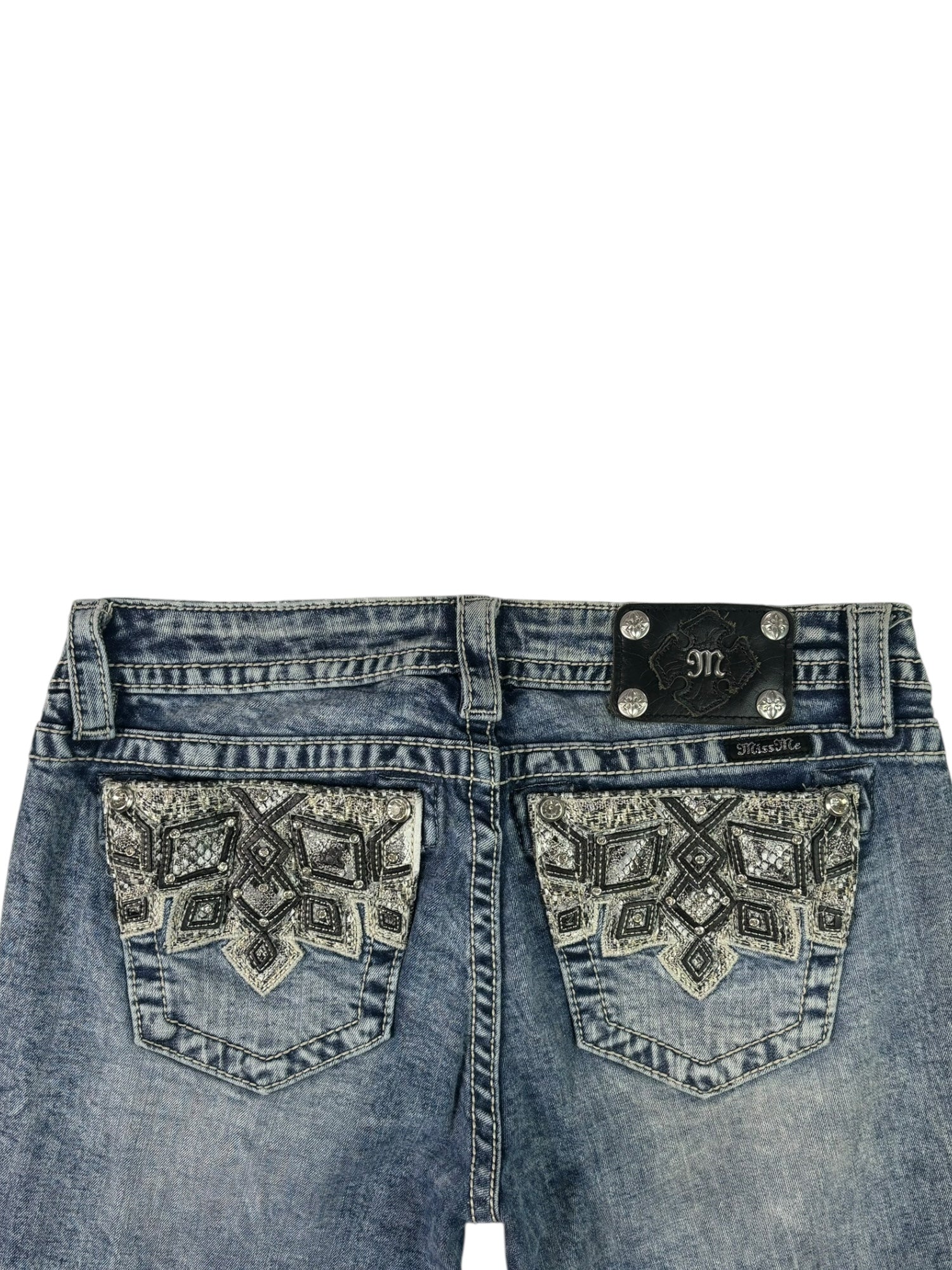 (30) Miss Me Embellished Distressed Skinny Jeans