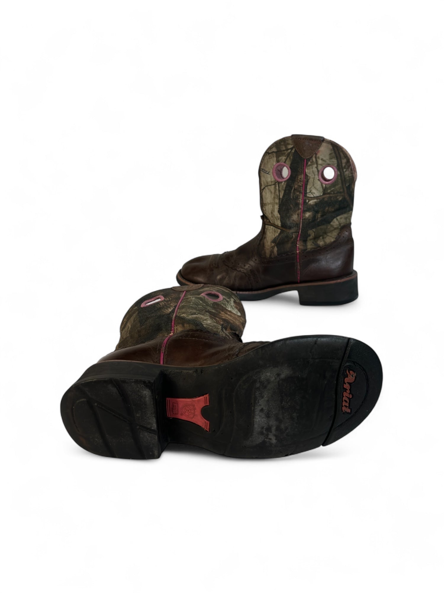 (9) Ariat Camo Cowboy Boots