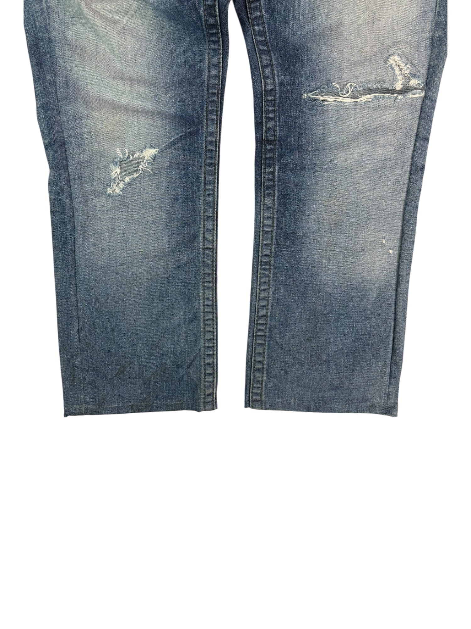 (34) True Religion Distressed Denim Jeans