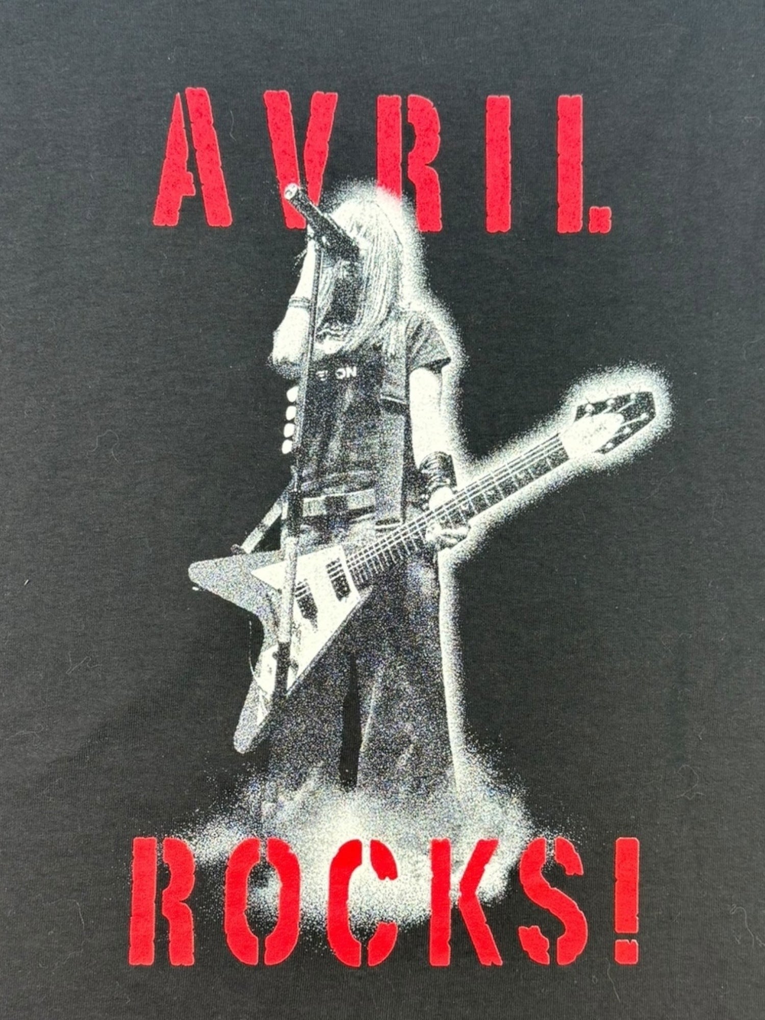 (L) Avril Lavigne Black Graphic Band Tee